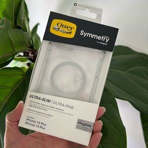 Otterbox Symmetry Series Clear for MagSafe phone case